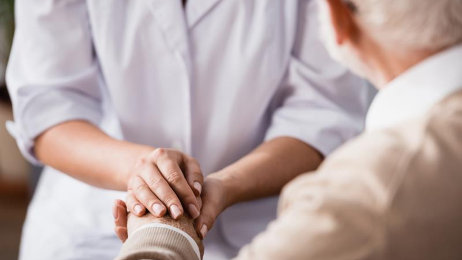 HLTOUT010 Communicate in complex situations to support health care