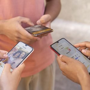 First Aid in the Digital Age: Harnessing Apps and Online Resources